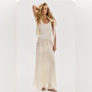 H&M Cream Maxi Skirt - never been worn - size: Small